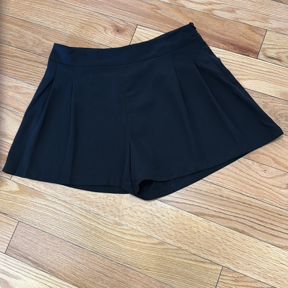 Mittoshop Black Dressy Shorts, Sz. Large